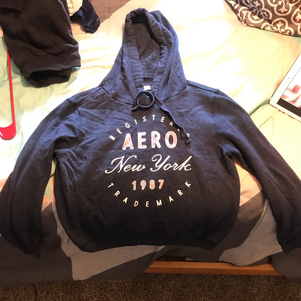 aeropostale kinda cropped hoodie. size M
